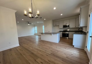 102 Fearless Ave in Youngsville, LA - Foto de edificio - Building Photo