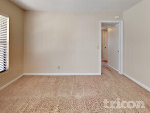 10506 Dodd Rd in Jacksonville, FL - Foto de edificio - Building Photo