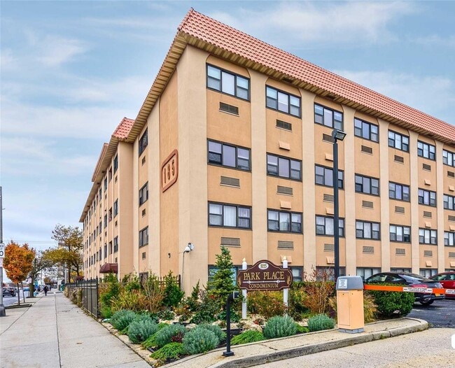 185 W Park Ave in Long Beach, NY - Building Photo - Building Photo