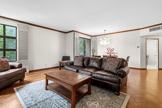 8642 Gregory Way in Los Angeles, CA - Building Photo - Building Photo
