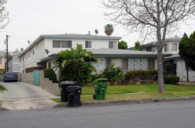 812 Larch St in Inglewood, CA - Building Photo - Building Photo