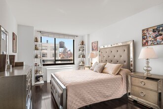 171 E 84th St in New York, NY - Building Photo - Building Photo