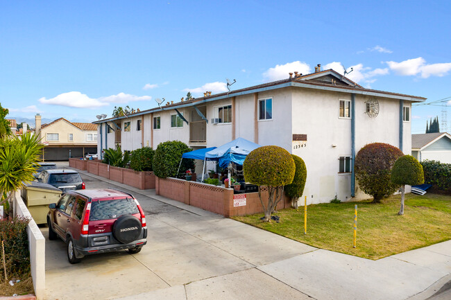 12345 Deana St in El Monte, CA - Foto de edificio - Building Photo