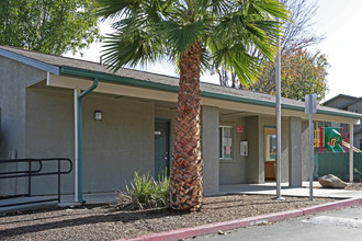 Huron Garden Apartments in Huron, CA - Building Photo - Building Photo