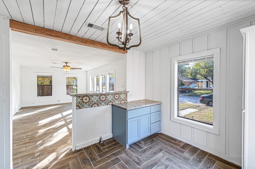 1013 Dutch St in Deer Park, TX - Building Photo