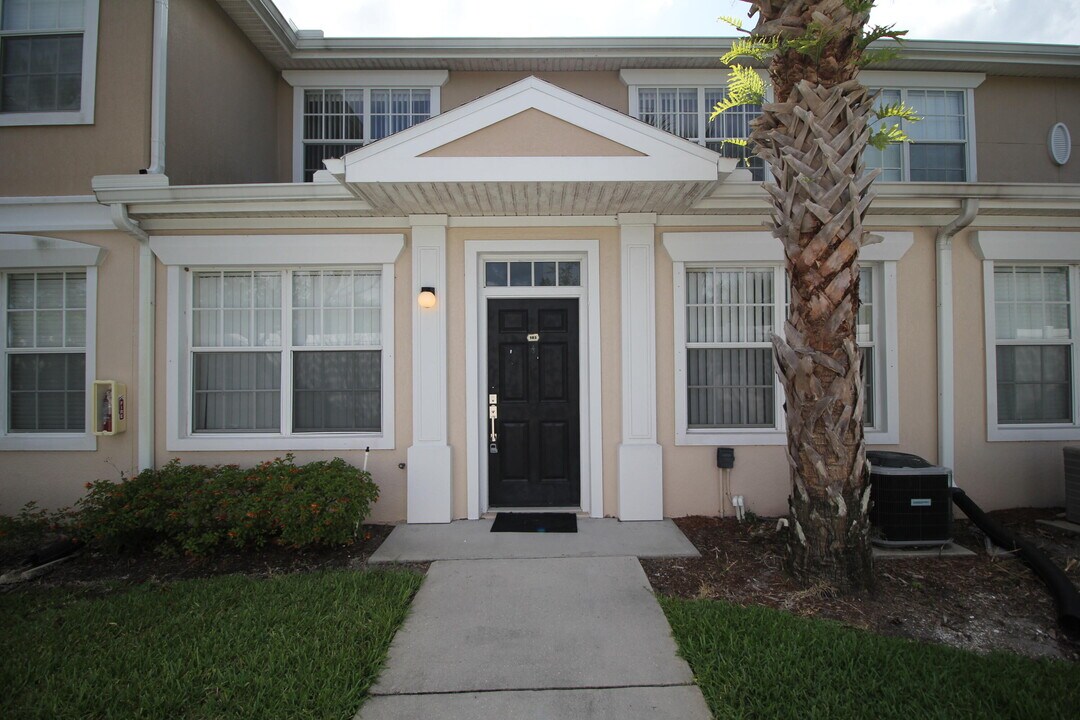 105 Turpial Way in Melbourne, FL - Building Photo