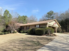 1240 Twin Lakes Dr in Athens, GA - Building Photo - Building Photo