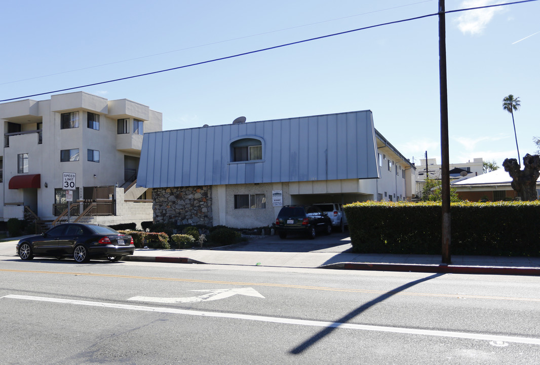 1104 E Wilson Ave in Glendale, CA - Building Photo