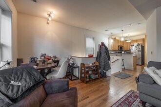 1935 N Wood, Unit 2 in Chicago, IL - Building Photo - Building Photo