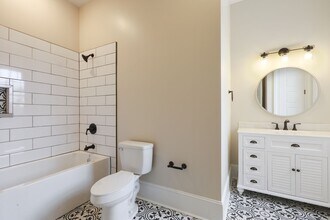 1809 Laharpe St-Unit -1809 Laharpe St in New Orleans, LA - Building Photo - Building Photo