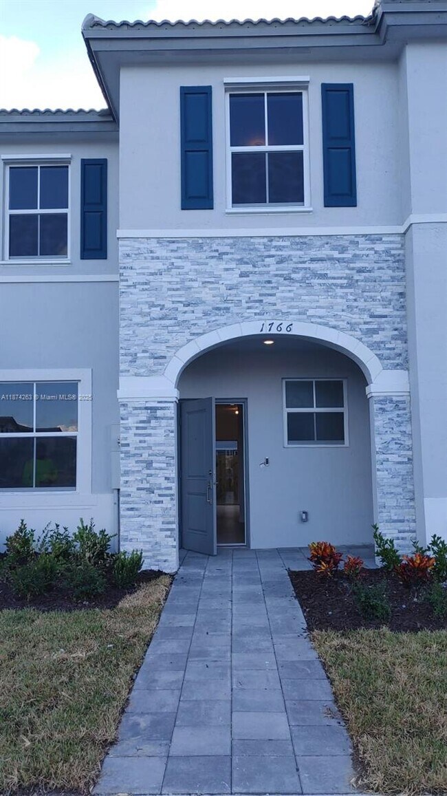 1766 SE 26th Rd in Homestead, FL - Building Photo - Building Photo