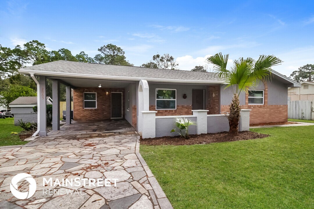 2065 West Pkwy in DeLand, FL - Building Photo