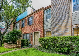 9901 Sharpcrest St in Houston, TX - Building Photo - Building Photo