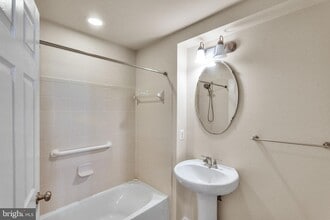 25501 Joy Ln in Damascus, MD - Foto de edificio - Building Photo