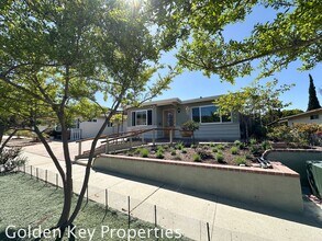 3577 Mira Pacific Dr in Oceanside, CA - Building Photo - Building Photo