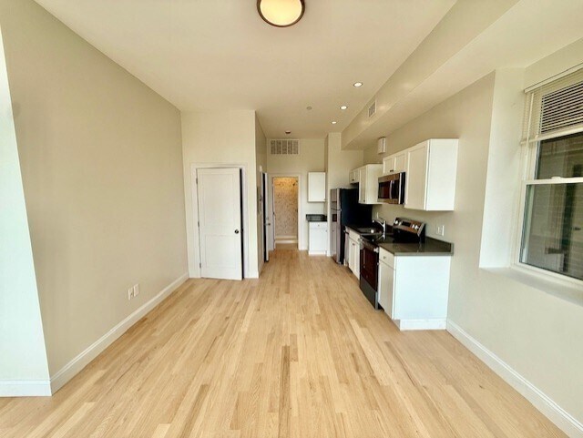 204 Hanover St in Boston, MA - Building Photo