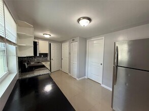 533 NE 68th St in Miami, FL - Building Photo - Building Photo