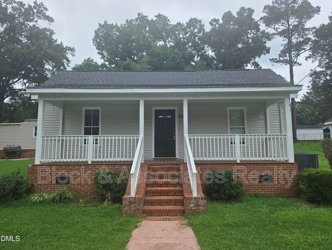 property at 533 E Nelson Ave