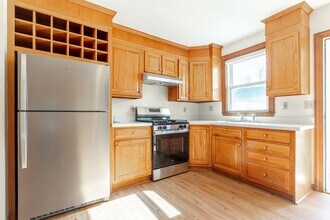 39 Frairy St-Unit -B in Medfield, MA - Building Photo - Building Photo