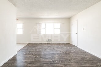304 N Market St in Inglewood, CA - Building Photo - Building Photo