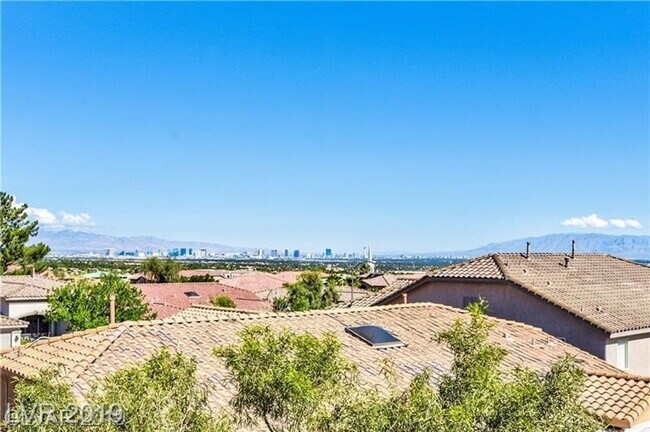 395 Suzanne Peak Ct in Henderson, NV - Building Photo - Building Photo