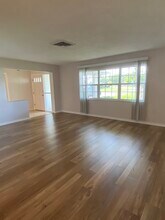 4425 Maceachen Blvd in Sarasota, FL - Building Photo - Building Photo