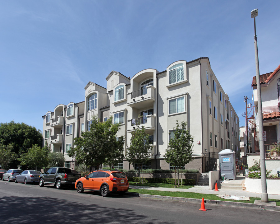 Residential Condominum in Los Angeles, CA - Building Photo