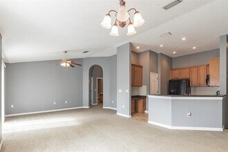 6723 Breezy Palm Dr in Riverview, FL - Building Photo - Building Photo