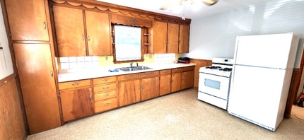 137 N Washington St in Oconto Falls, WI - Building Photo - Building Photo
