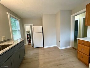482 Louisa Ave in Wyckoff, NJ - Building Photo - Building Photo