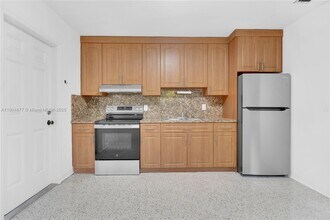 2931 SW 39th Ave in Miami, FL - Building Photo - Building Photo