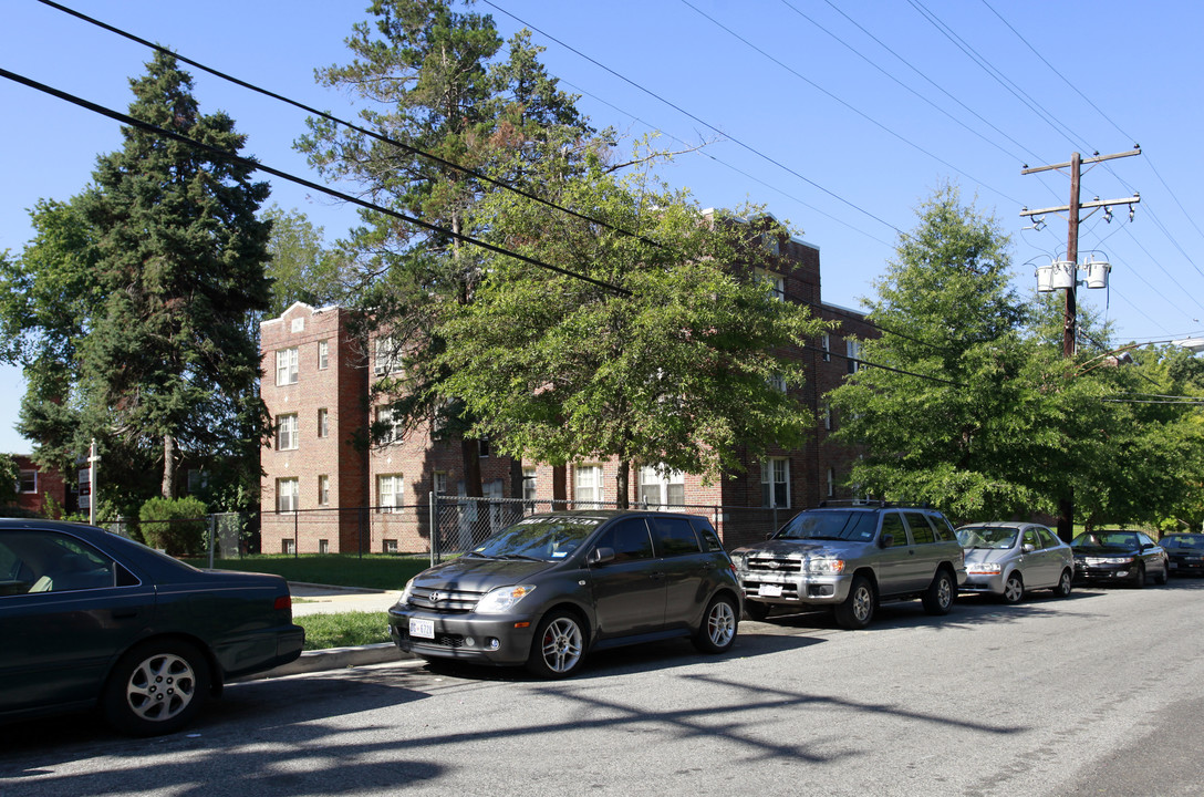 1370-1380 Peabody St NW in Washington, DC - Building Photo