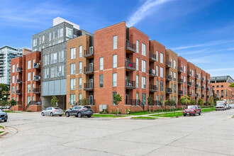 Augusta Place in Iowa City, IA - Building Photo - Primary Photo