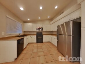 1411 W Villa Theresa Dr in Phoenix, AZ - Building Photo - Building Photo