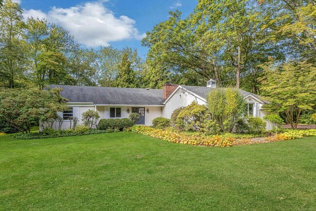 261 Linden Tree Rd in Wilton, CT - Building Photo - Building Photo