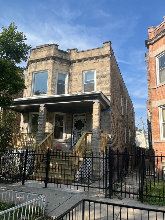 730 N Spaulding Ave in Chicago, IL - Building Photo