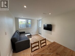 145 Harrison Dr in Newmarket, ON - Building Photo - Building Photo
