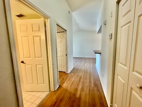 4700 St Croix Ln, Unit 335 in Naples, FL - Foto de edificio - Building Photo