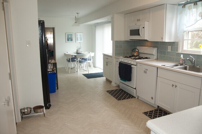 110 Nancy Dr in Egg Harbor Township, NJ - Building Photo - Building Photo