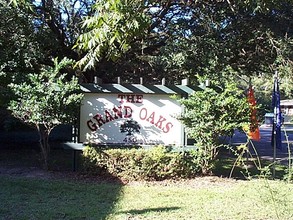 Grand Oaks in Baton Rouge, LA - Building Photo - Building Photo