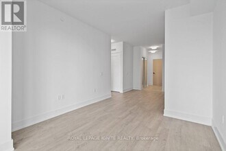 10-1510 Inn On The Pk Dr in Toronto, ON - Building Photo - Building Photo