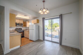 14655 Vanowen St in Van Nuys, CA - Foto de edificio - Building Photo