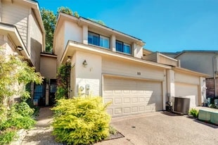 12625 Memorial Dr in Houston, TX - Building Photo