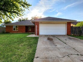 11621 Sagamore Dr in Yukon, OK - Building Photo