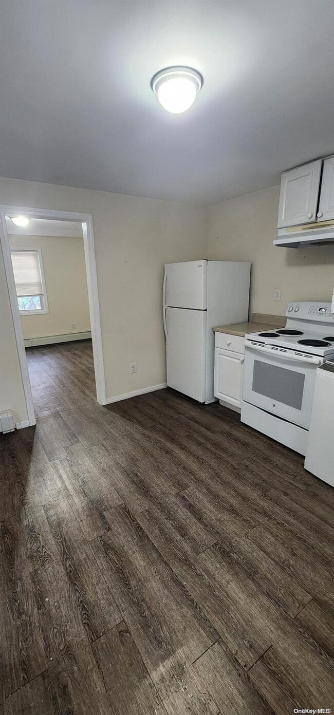 88 Heathcote Rd in Lindenhurst, NY - Building Photo - Building Photo