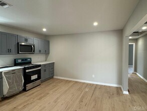 17 Thomas St, Unit 2 in South River, NJ - Building Photo - Building Photo