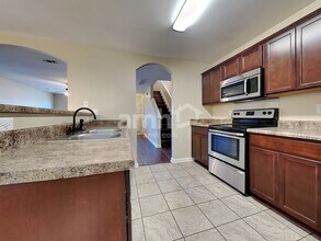 1246 Carlton Ridge Dr in Cordova, TN - Building Photo - Building Photo