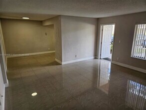 6900 SW 39th St in Davie, FL - Building Photo - Building Photo