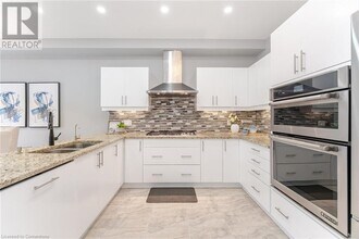 51 Newcastle Ct in Kitchener, ON - Building Photo - Building Photo