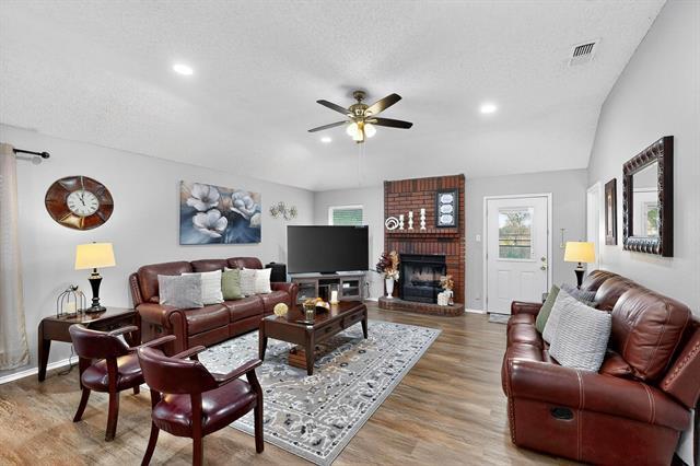 821 Parkwest Blvd in Saginaw, TX - Building Photo - Building Photo